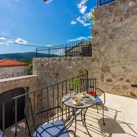 Stone Mavric Grižane