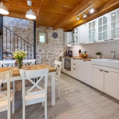 Stone Mavric * Grižane