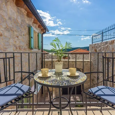 Stone Mavric Grižane