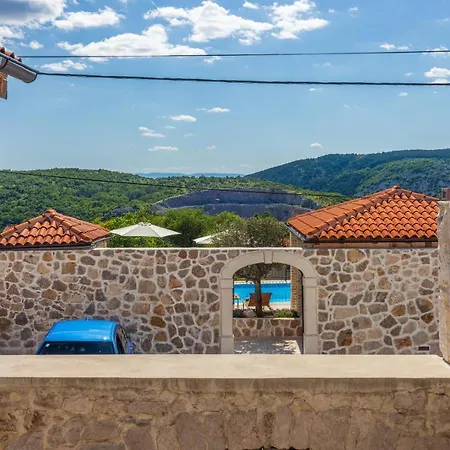 Stone Mavric Grižane