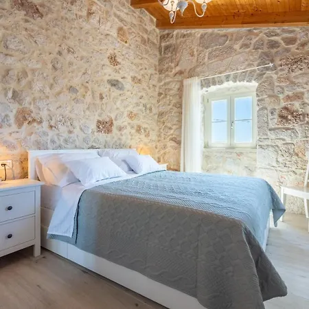 Stone Mavric * Grižane