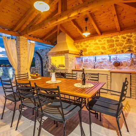 Stone Mavric * Grižane