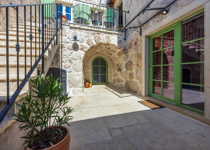 Stone Mavric *