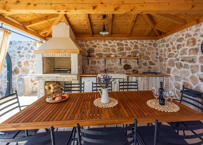 Stone Mavric Grižane