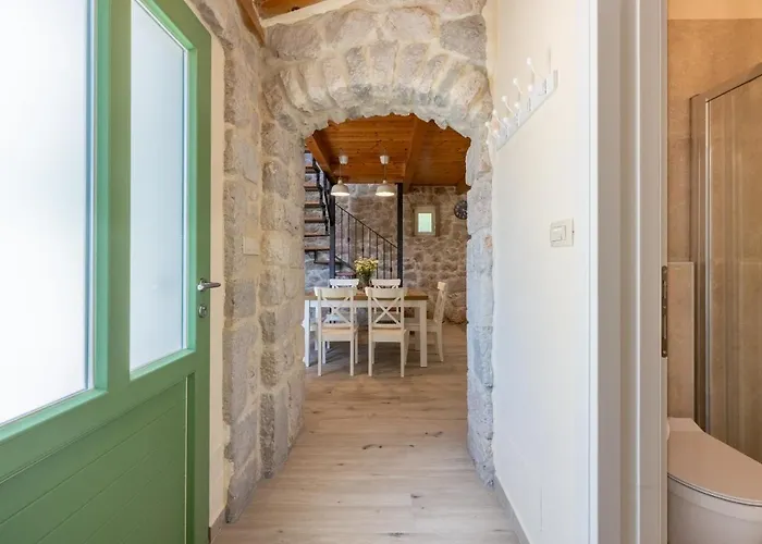 Stone Mavric