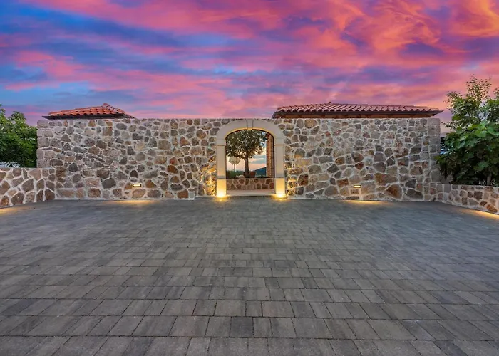 Stone Mavric Grižane