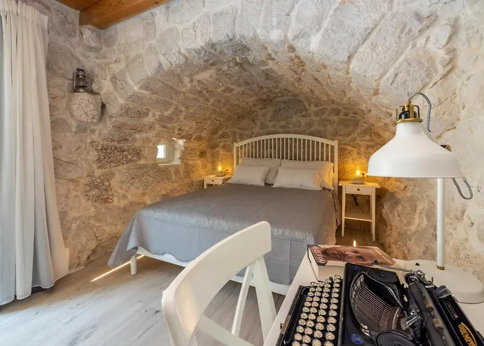 Stone Mavric