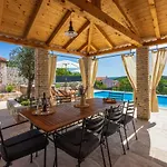 Stone Mavrić Villa Grižane