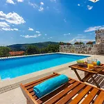 Stone Mavrić Villa Grižane