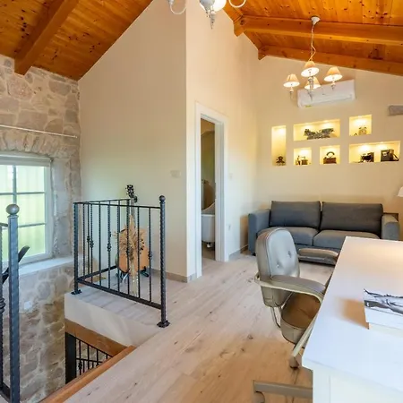 Vila Stone Mavric