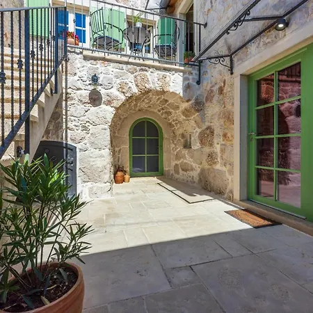 Stone Mavric *