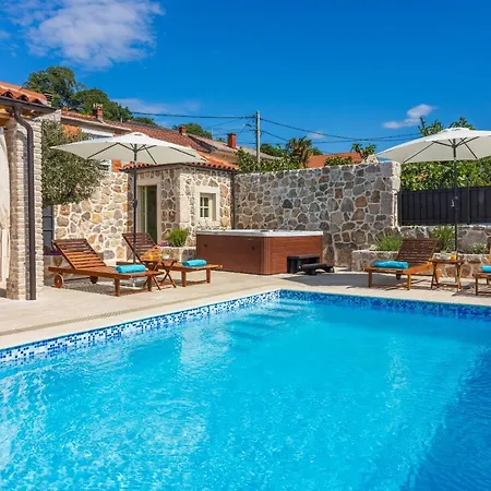 Vila Stone Mavric