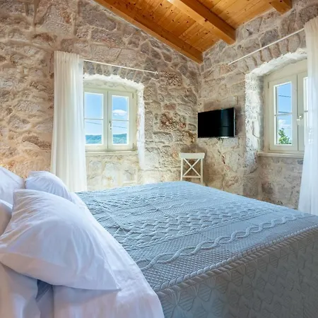 Stone Mavric