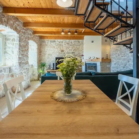 Stone Mavric Grizane-Belgrad