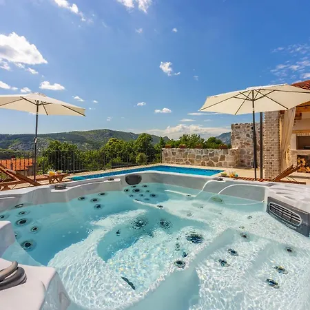 Stone Mavric Grižane