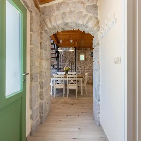 Stone Mavric