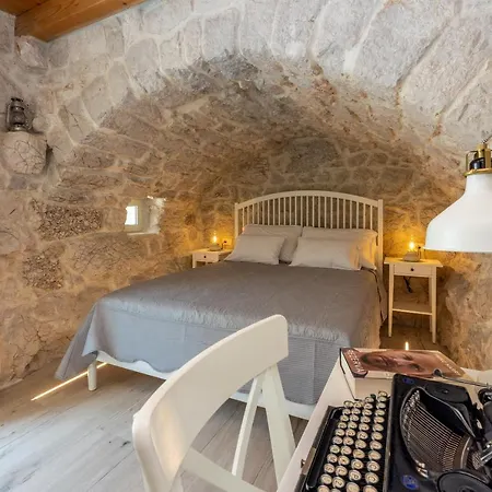 Stone Mavric