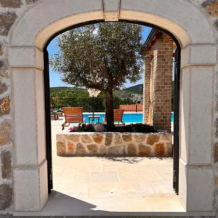 Villa Stone Mavric *