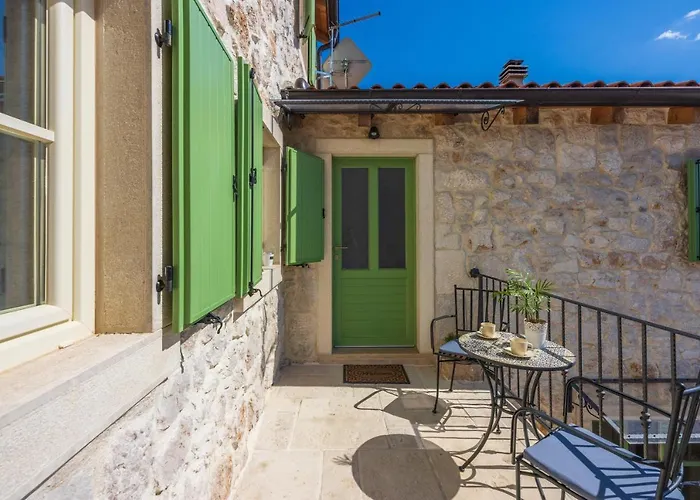 Stone Mavric Grižane