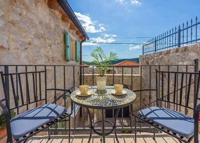 Stone Mavric Grižane