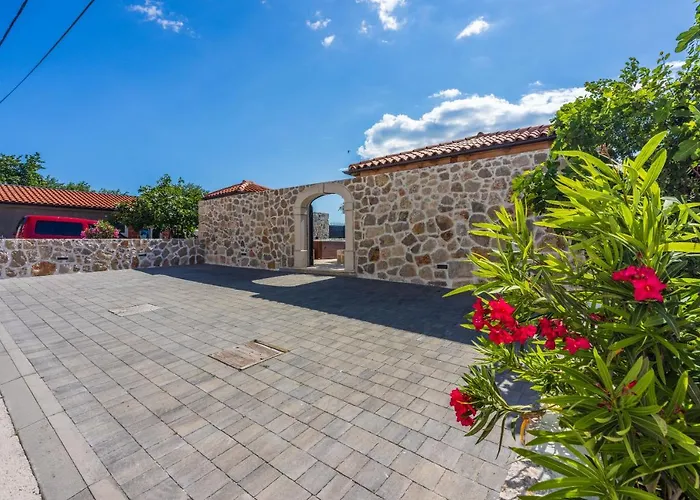 Stone Mavric Grižane