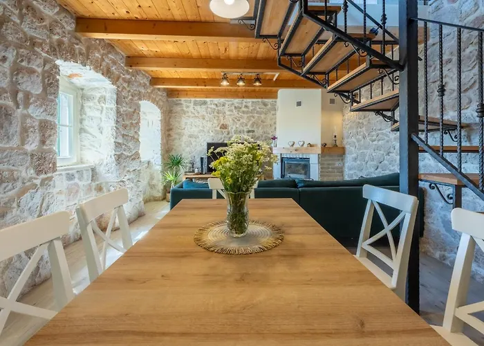 Stone Mavric Grižane