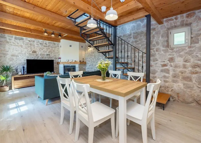 Stone Mavric Grižane